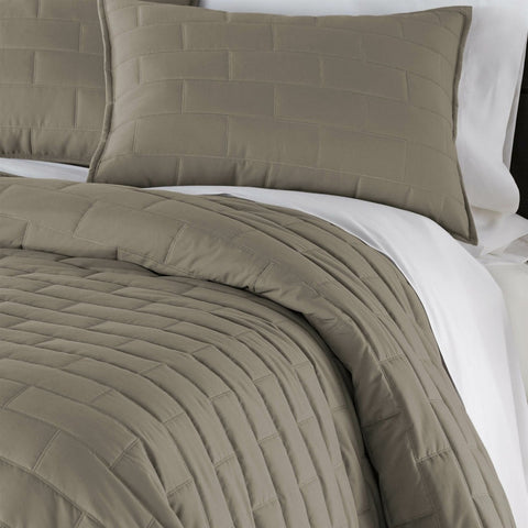 Full/Queen Modern Brick Stitch Microfiber Reversible 3 Piece Comforter Set in Taupe